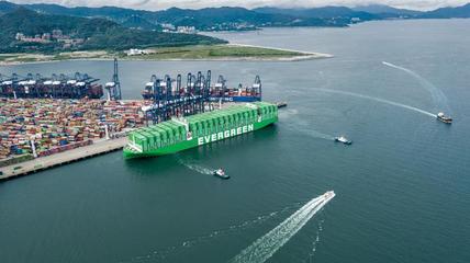 深圳大鵬海關創(chuàng)新服務模式，助力鹽田港擴展全球新航線與電子商務發(fā)展